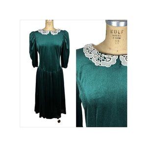 Vintage 1980s green velvet dress with lace collar puffed sleeves Size L